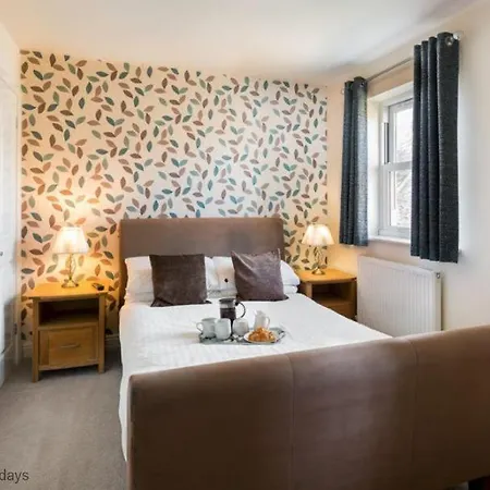 East Bay - Part Of The The Bay Village With Pool, Gym And Direct Access, Pub, Restaurant, Tennis And Meadows Walks *