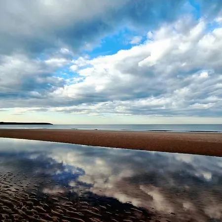 East Bay - Part Of The The Bay Village With Pool, Gym And Direct Access, Pub, Restaurant, Tennis And Meadows Walks Filey