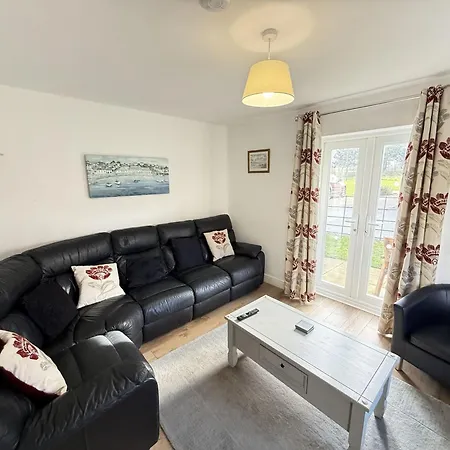 East Bay - Part Of The The Bay Village With Pool, Gym And Direct Access, Pub, Restaurant, Tennis And Meadows Walks *