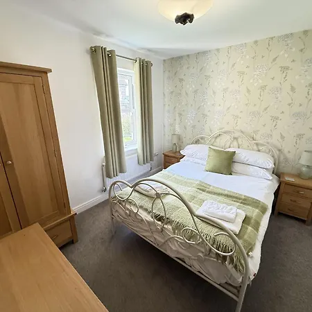 East Bay - Part Of The The Bay Village With Pool, Gym And Direct Access, Pub, Restaurant, Tennis And Meadows Walks Файли