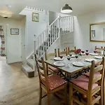 East Bay - Part Of The The Bay Village With Pool, Gym And Direct Access, Pub, Restaurant, Tennis And Meadows Walks *