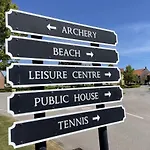 East Bay - Part Of The The Bay Village With Pool, Gym And Direct Access, Pub, Restaurant, Tennis And Meadows Walks *