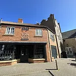 East Bay - Part Of The The Bay Village With Pool, Gym And Direct Access, Pub, Restaurant, Tennis And Meadows Walks
