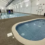 East Bay - Part Of The The Bay Village With Pool, Gym And Direct Access, Pub, Restaurant, Tennis And Meadows Walks