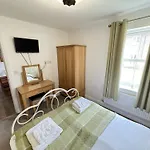 East Bay - Part Of The The Bay Village With Pool, Gym And Direct Access, Pub, Restaurant, Tennis And Meadows Walks *