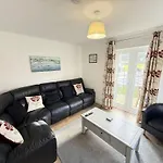 East Bay - Part Of The The Bay Village With Pool, Gym And Direct Access, Pub, Restaurant, Tennis And Meadows Walks *