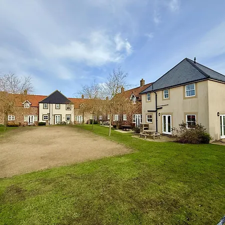East Bay - Part Of The The Bay Village With Pool, Gym And Direct Access, Pub, Restaurant, Tennis And Meadows Walks