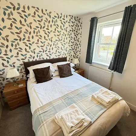 Hébergement de vacances East Bay - Part Of The The Bay Village With Pool, Gym And Direct Access, Pub, Restaurant, Tennis And Meadows Walks *