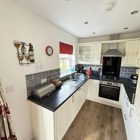 East Bay - Part Of The The Bay Village With Pool, Gym And Direct Access, Pub, Restaurant, Tennis And Meadows Walks * Filey